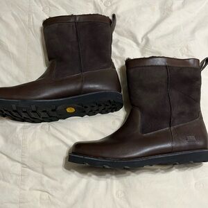 NWOB Men’s size 15 UGG Chocolate Kennen S/N 5790 leather Boots